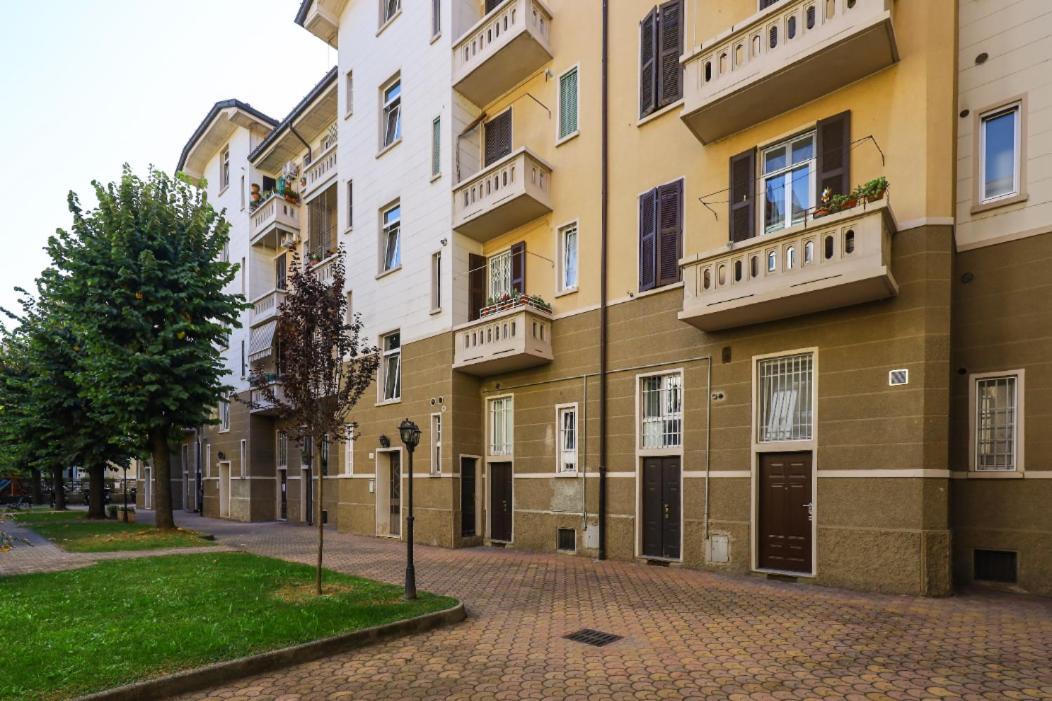 Paki Home Nel Cuore Dei Navigli Di Milano Luaran gambar