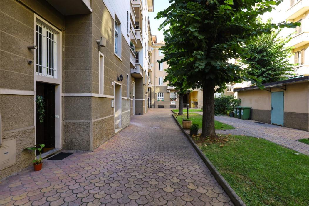 Paki Home Nel Cuore Dei Navigli Di Milano Luaran gambar